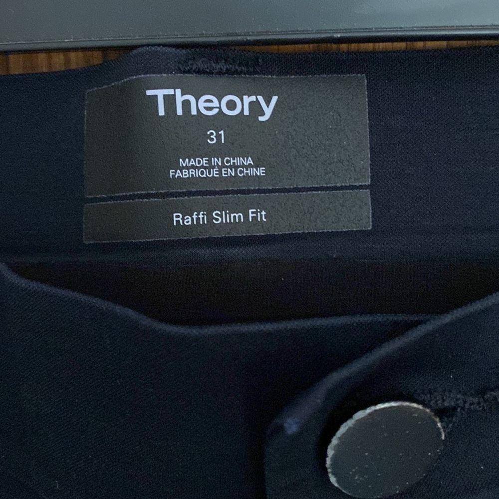 - MENS Theory Size 31 NAVY Slim Fit Pants